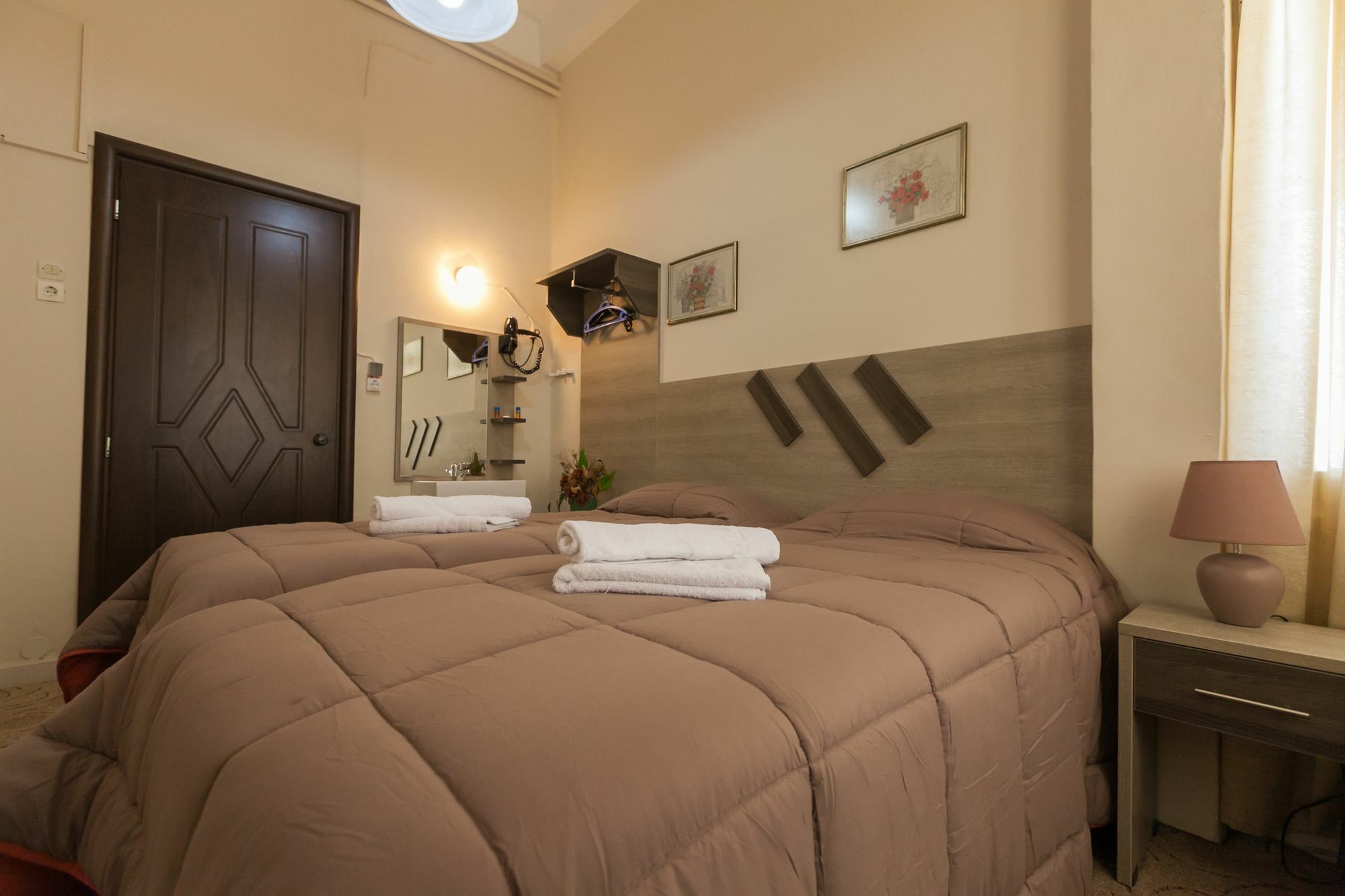 Amalia City Rooms Chios Town Exterior foto